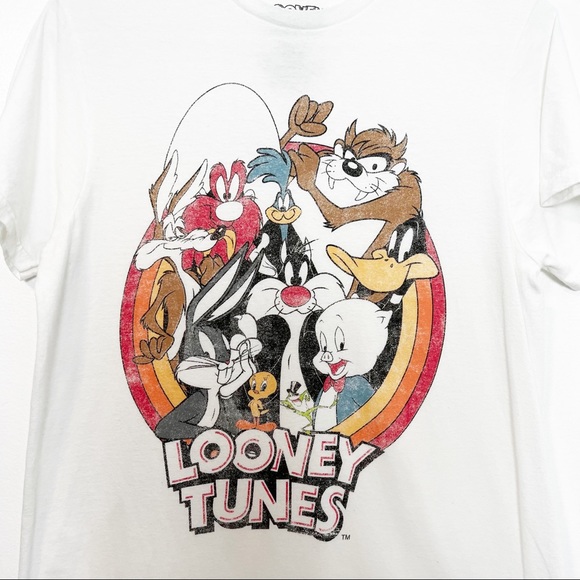Men's Looney Tunes Retro Group Shot Logo Tee - Picture 2 of 5
